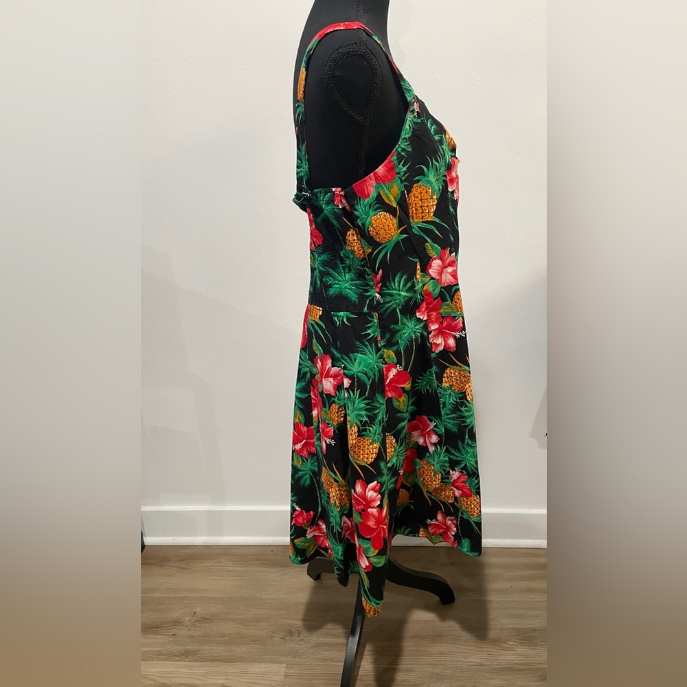 Gorgeous Tiki Dress!
🌺 - Picture 2 of 6